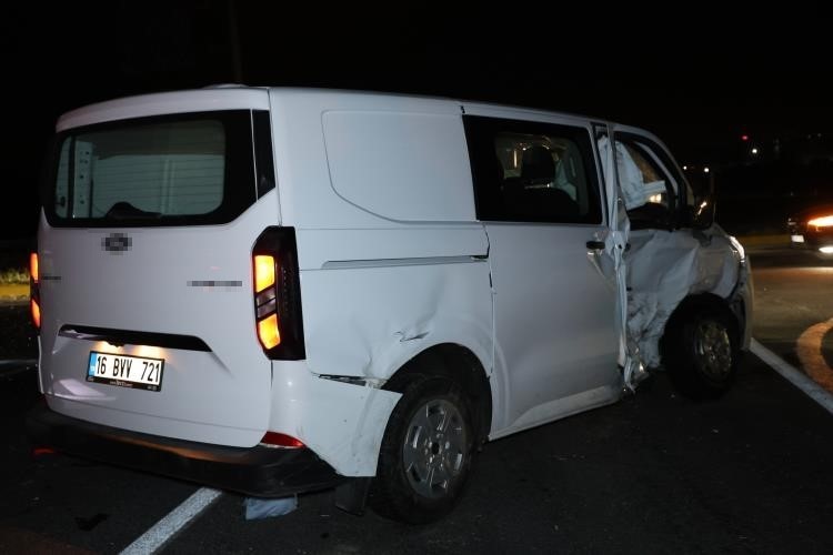 Minibüs ile hafif ticari araç çarpıştı: 5 yaralı 9 minibus ile hafif ticari arac carpisti 5 yarali 5 AQbB4EQE