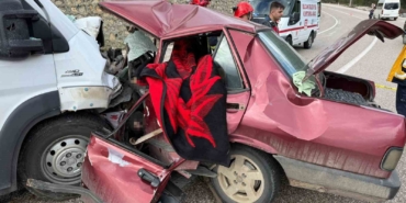 minibus-ile-otomobil-kafa-kafaya-carpisti-2-olu-4-yarali-lw4fJmCn.jpg