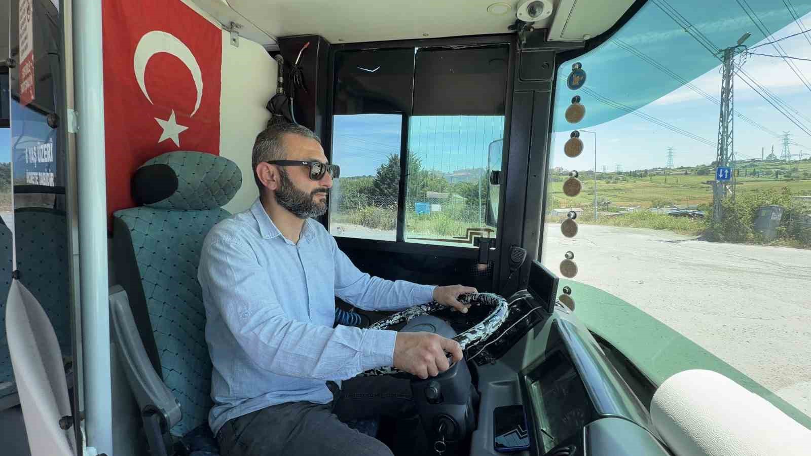 Minibüs şoförü güzergâhı bırakıp fenalaşan yolcuyu hastaneye yetiştirdi 5 minibus soforu guzerg hi birakip fenalasan yolcuyu hastaneye yetistirdi 1 mK8DIyg9