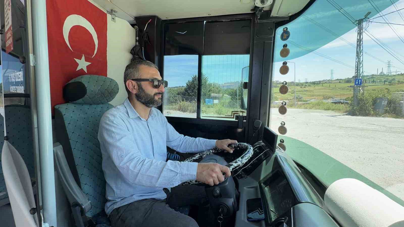 Minibüs şoförü güzergâhı bırakıp fenalaşan yolcuyu hastaneye yetiştirdi 6 minibus soforu guzerg hi birakip fenalasan yolcuyu hastaneye yetistirdi 2 uDsJUPLA