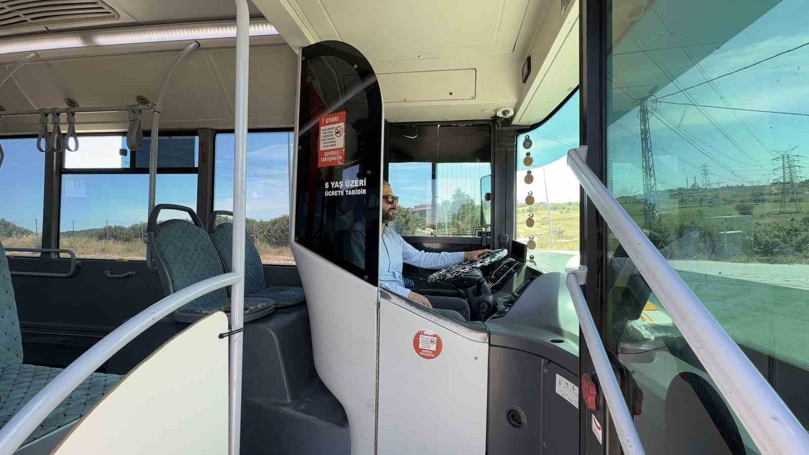 Minibüs şoförü güzergâhı bırakıp fenalaşan yolcuyu hastaneye yetiştirdi 7 minibus soforu guzerg hi birakip fenalasan yolcuyu hastaneye yetistirdi 3