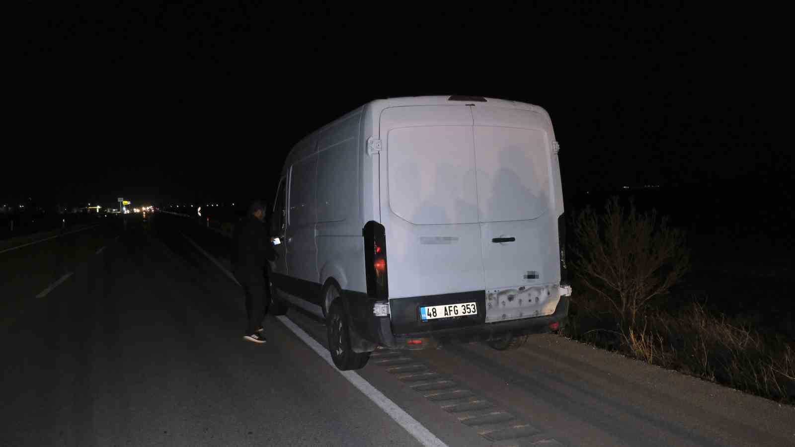 minibuse arkadan carpan motosiklet 70 metre suruklendi 1 yarali 1 KvAEcwlW