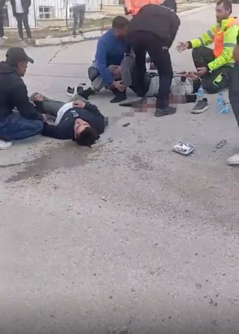 minibuse arkadan carpan motosikletteki 2 kisi agir yaralandi 2 yFiA3eGH