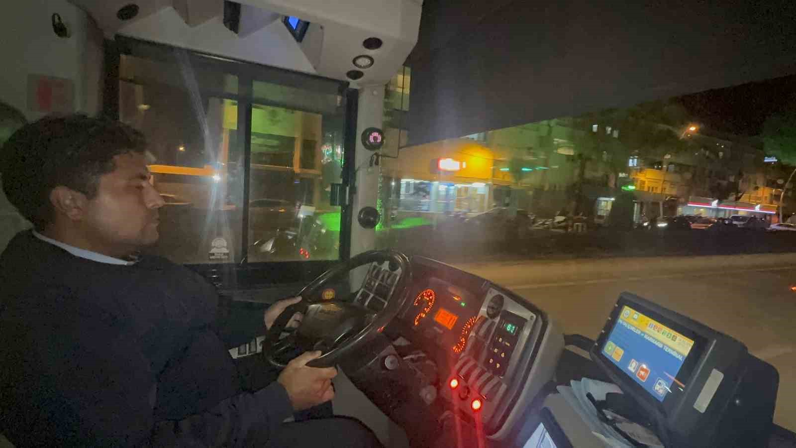 Minibüste fenalaşan öğrenciyi hastaneye yetiştiren şoför Gönen: "İnsanlık vazifemi yaptım" 5 minibuste fenalasan ogrenciyi hastaneye yetistiren sofor gonen insanlik vazifemi yaptim 1 SJDcdBhl