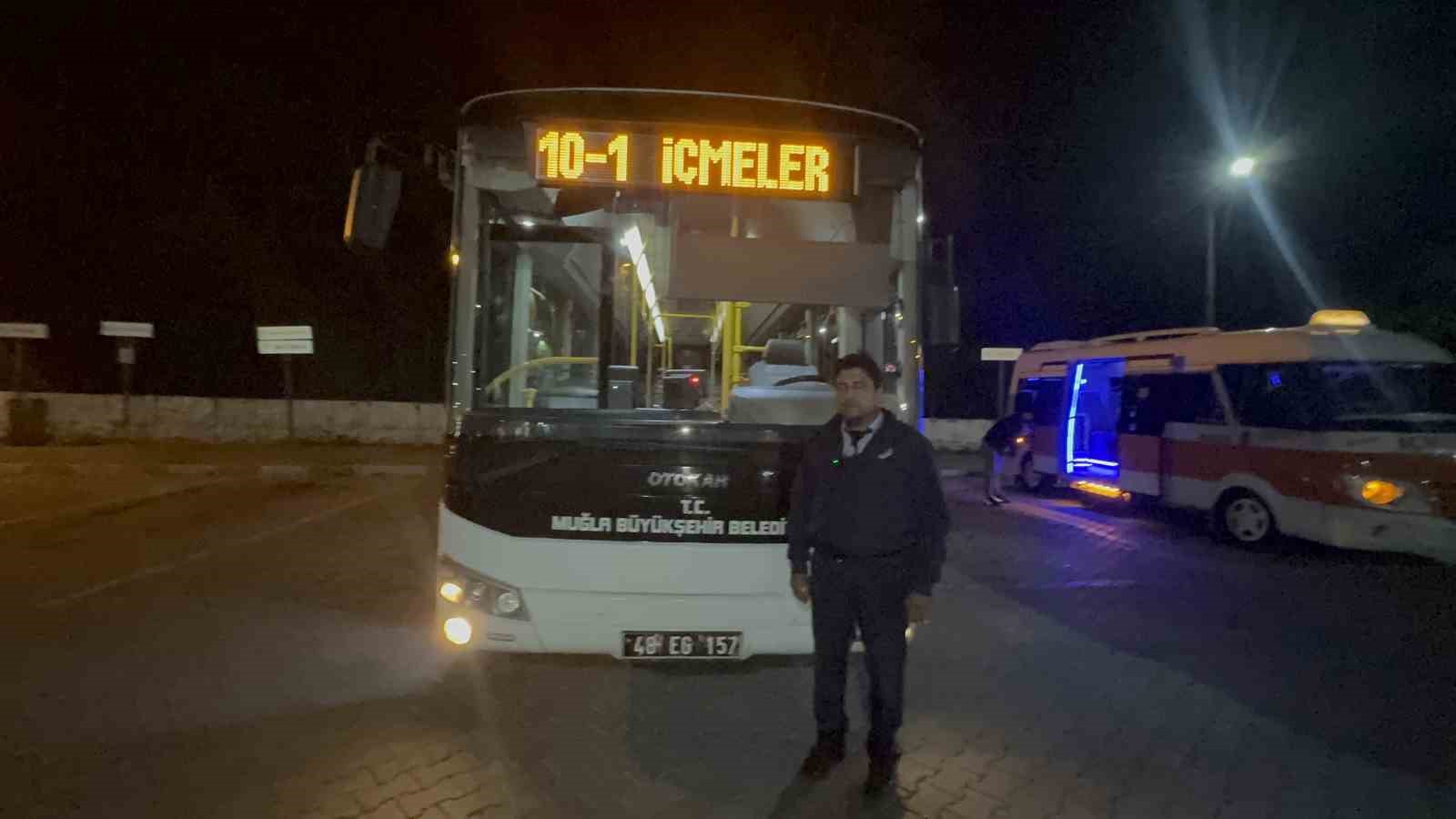 Minibüste fenalaşan öğrenciyi hastaneye yetiştiren şoför Gönen: "İnsanlık vazifemi yaptım" 7 minibuste fenalasan ogrenciyi hastaneye yetistiren sofor gonen insanlik vazifemi yaptim 3 AlWHSRpC