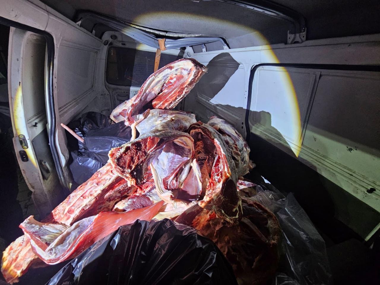 minibuste mensei belirsiz 1 ton kirmizi et ele gecirildi 0 Or5hD1i4