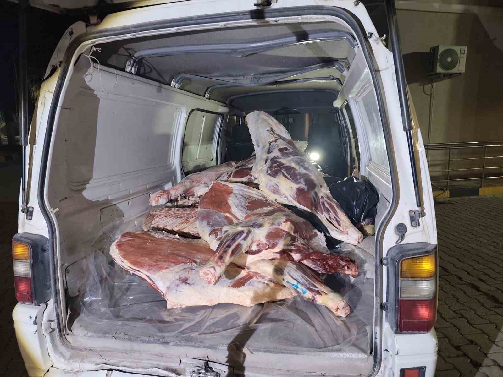 minibuste mensei belirsiz 1 ton kirmizi et ele gecirildi 1 V2saOQ5N