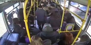 minibuste-rahatsizlanan-yolcu-icin-guzergahini-degistirdi-hastaneye-yetistirdi-DvOKgHrh.jpg