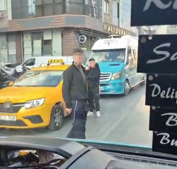 minibuste taciz iddiasi bicakli gerginlige donustu 0 3FBbCg1n