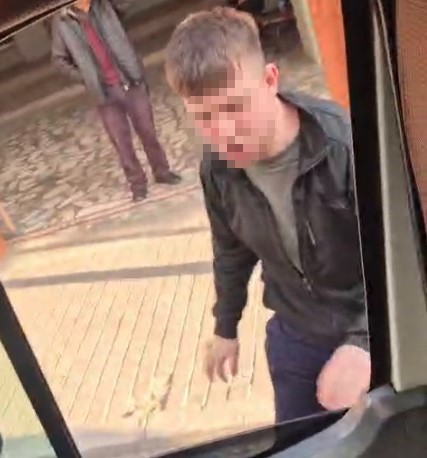 minibuste taciz iddiasi bicakli gerginlige donustu 1 P1eOEqcN