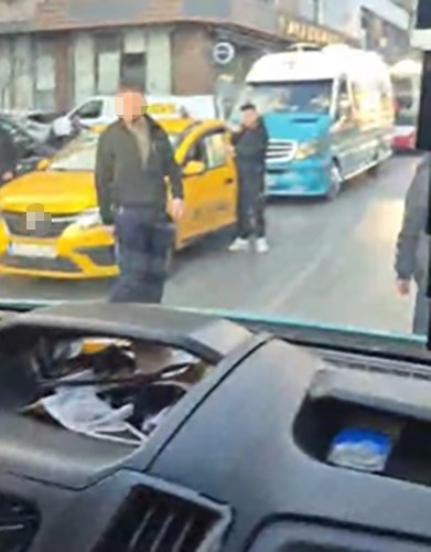 minibuste taciz iddiasi bicakli gerginlige donustu 3 q42U2Ahg
