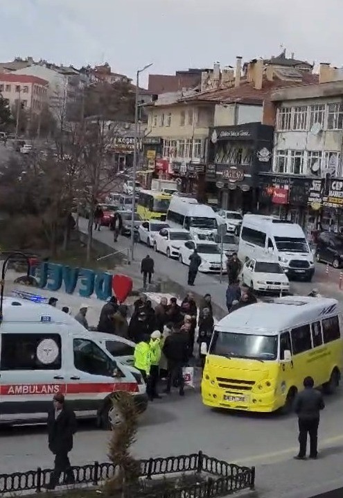 Minibüsten düşen yaşlı adam hayatını kaybetti 4 minibusten dusen yasli adam hayatini kaybetti 0 qGCTwQum