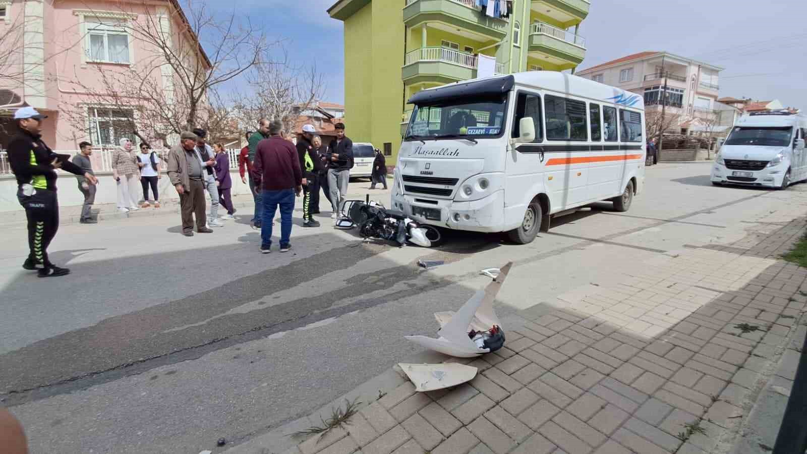 minibusun carptigi elektrikli bisikletteki 2 cocuk agir yaralandi 1