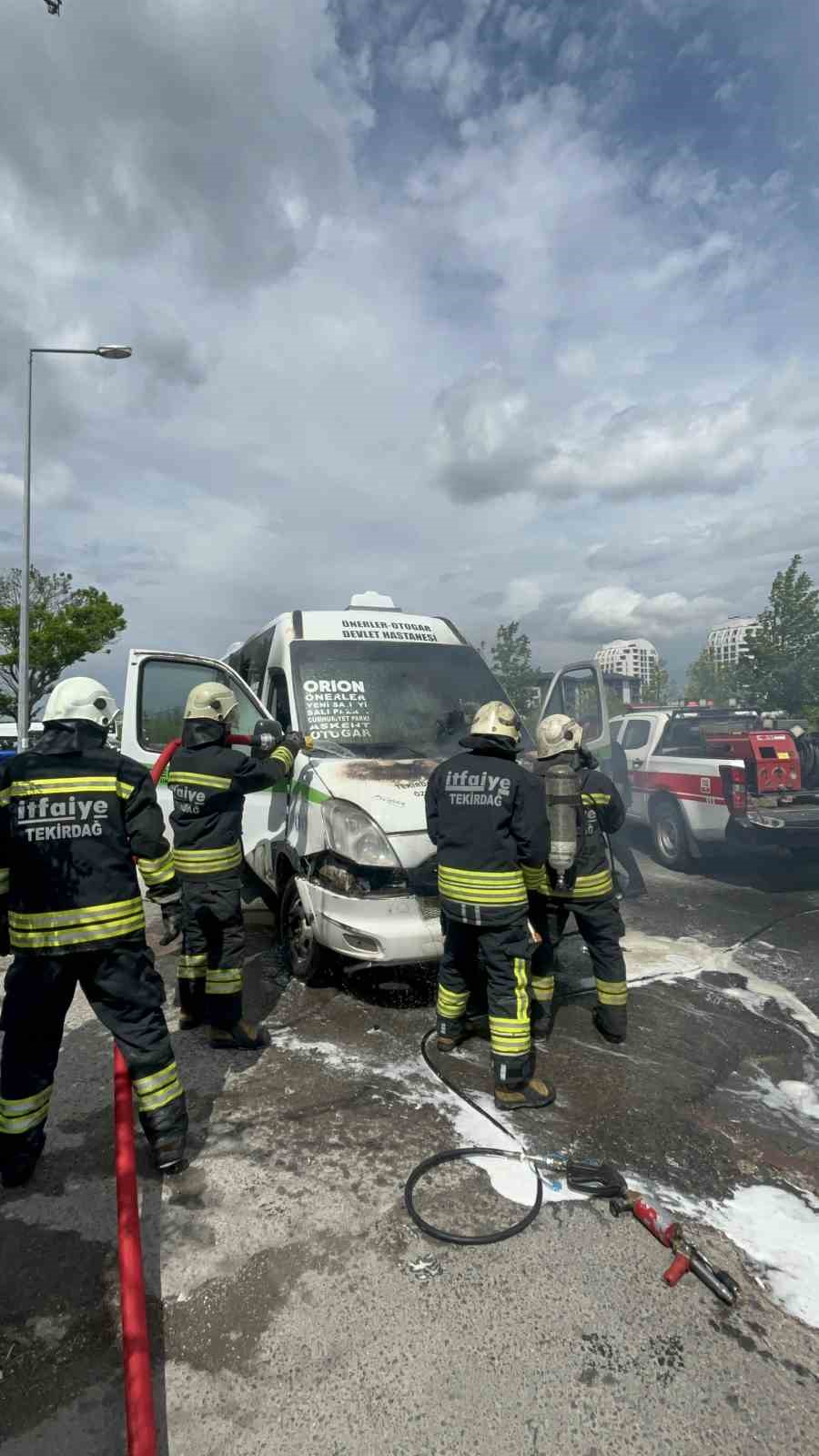minibusun durumuna yakinirken yangina yakalandilar 1 H3lDyEjL