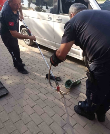 minibusun-motoruna-giren-yilan-itfaiye-ekiplerini-harekete-gecirdi-vfO8jhqI.jpg