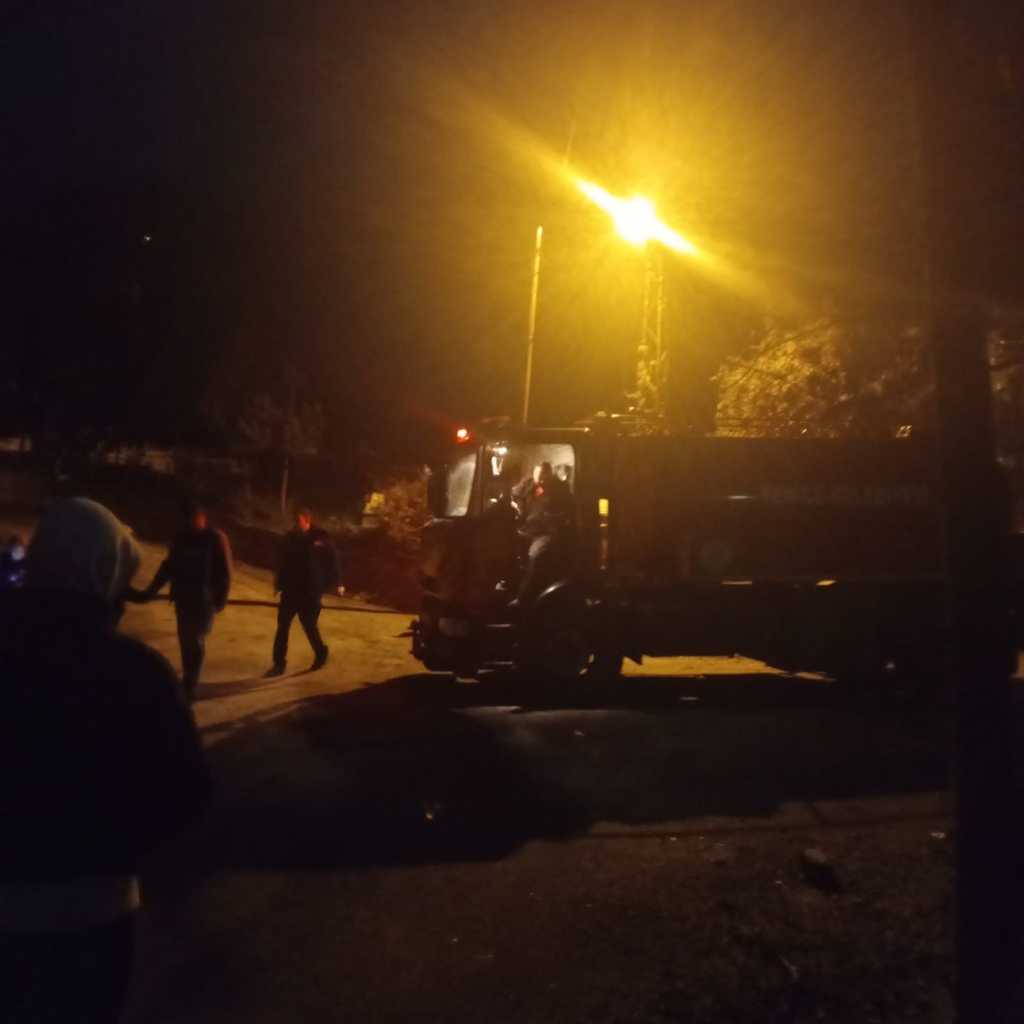 minibusun motoruna sikisan kedi kurtarildi 2 Jg1AQIm1