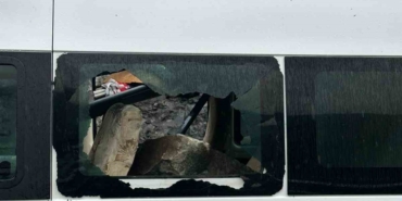 minibusun-uzerine-dev-kayalar-dustu-3-kisi-sans-eseri-kurtuldu-aj7N7OgC.jpg