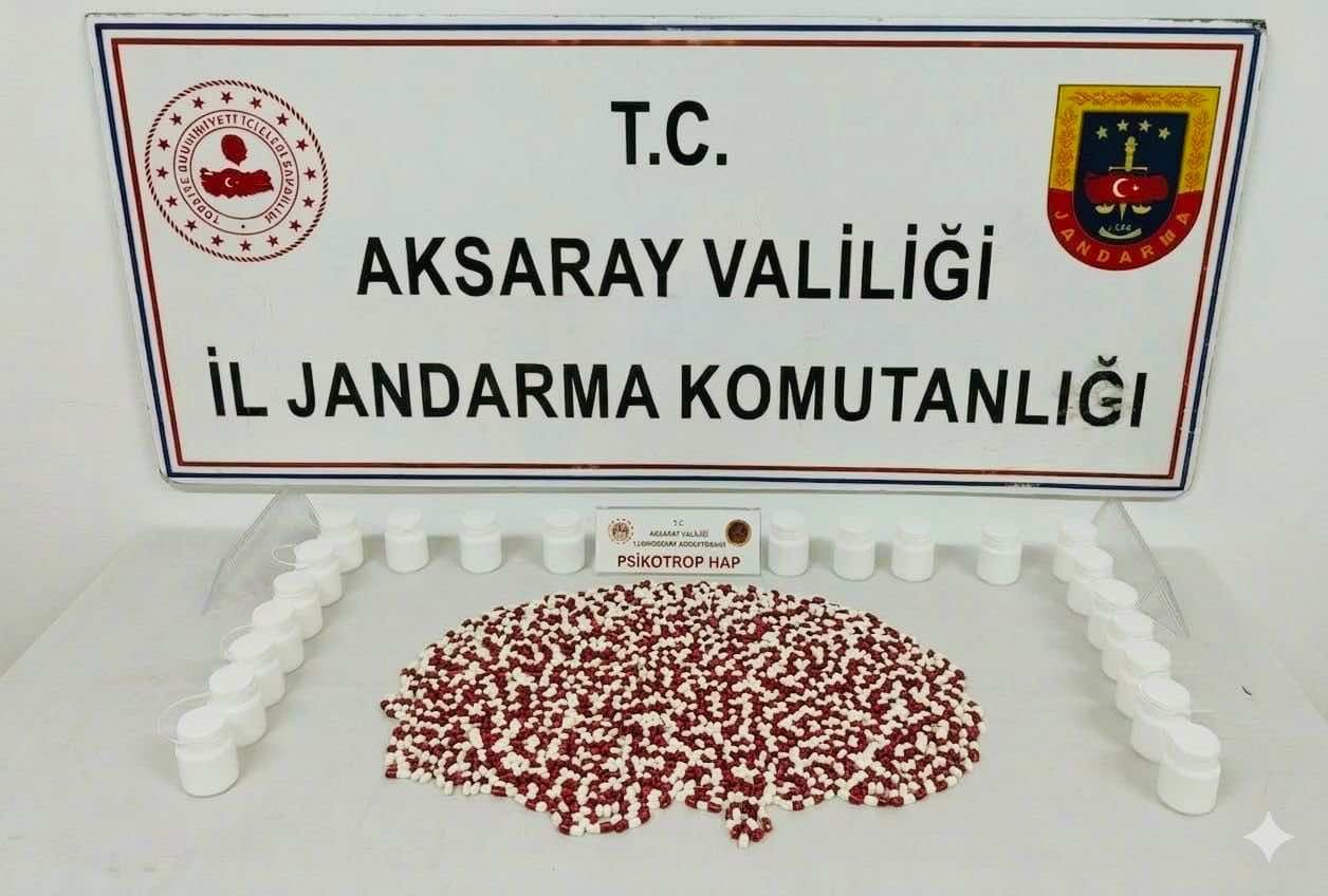 minibusun yan kapisinin icinden bin 120 adet uyusturucu hap cikti 1