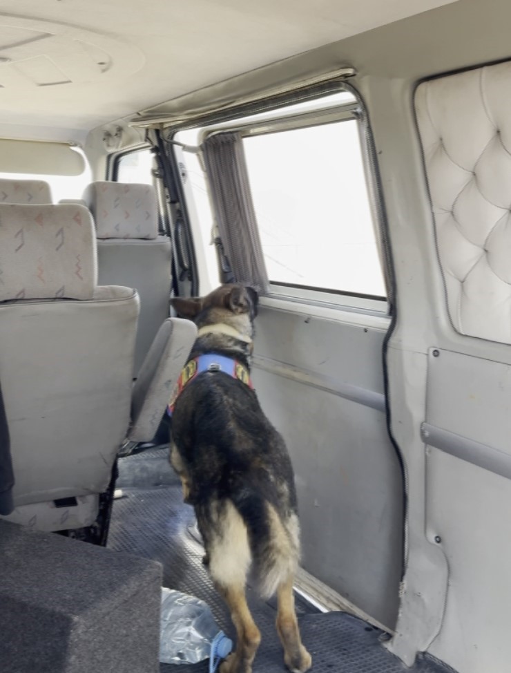 minibusun yan kapisinin icinden bin 120 adet uyusturucu hap cikti 4