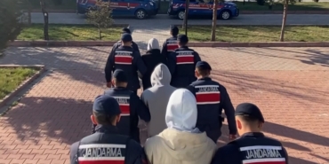 minibusun-yan-kapisinin-icinden-bin-120-adet-uyusturucu-hap-cikti-8wWiDXIO.jpg