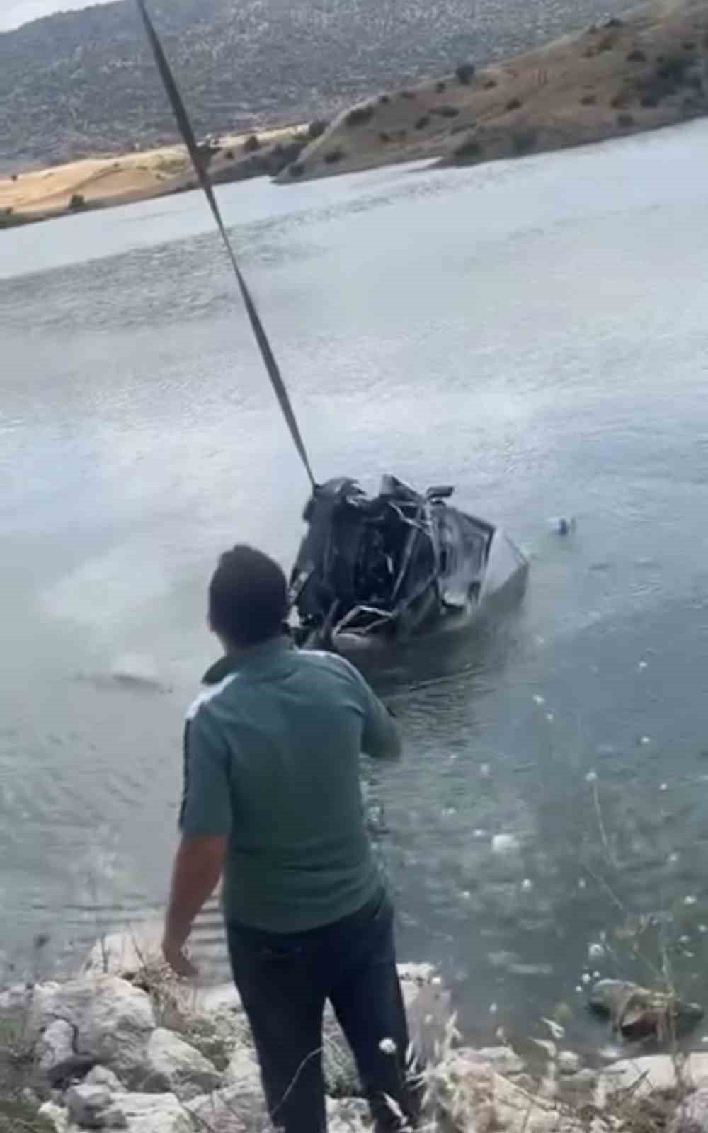 minibusuyle baraj goletine dustu yara almadan kurtuldu 0 cbRQRenj