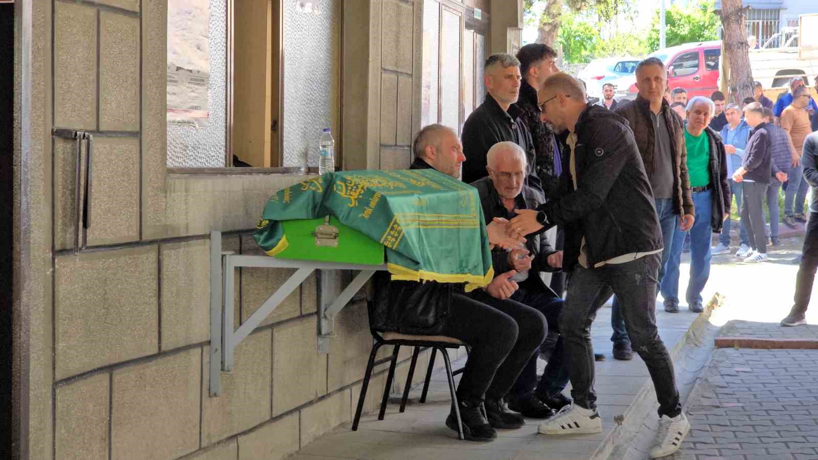 minik aybars gozyaslariyla son yolculuguna ugurlandi 1 W5CZZVev