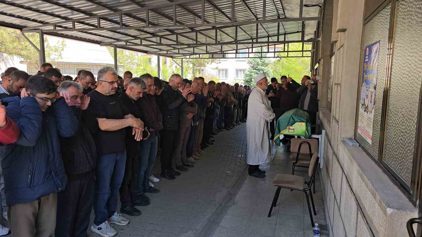 minik aybars gozyaslariyla son yolculuguna ugurlandi 2 UumTGJ9i