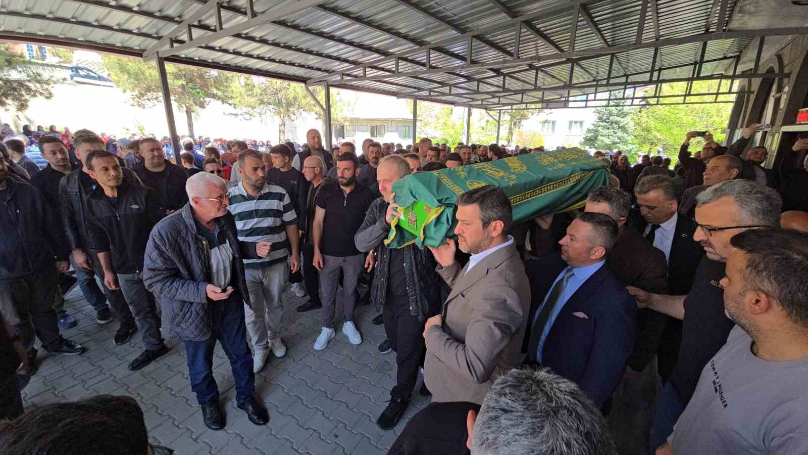 minik aybars gozyaslariyla son yolculuguna ugurlandi 3 vzK38cyb
