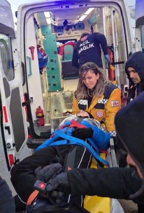 minik aytunanin kayak keyfi kabusa dondu pistte carpip kactilar kalcasi kirildi 4 j37PavZ4