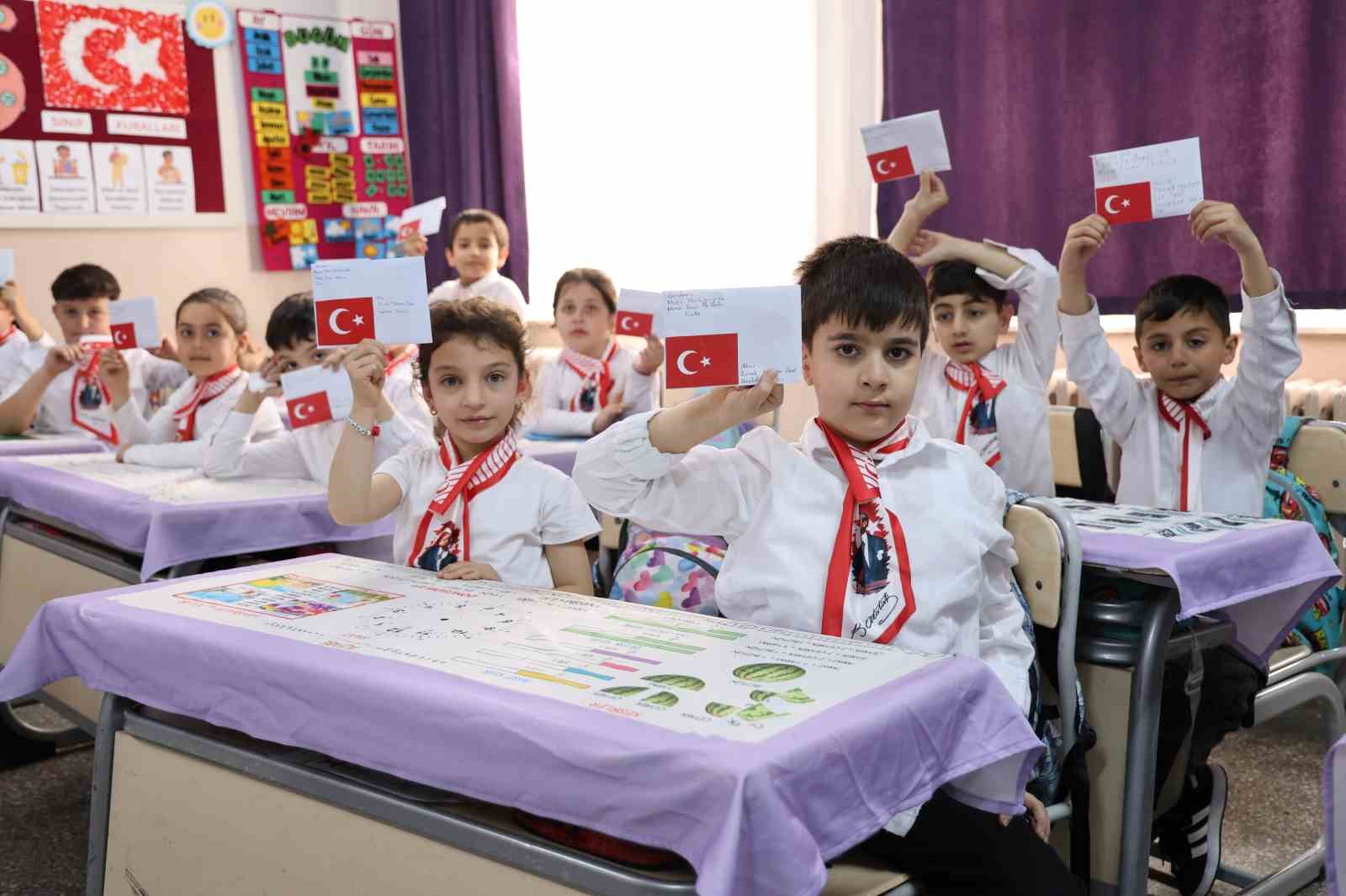 Minik eller yiğit yürekler için mektup yazdı, yiğitlerin cevabı gecikmedi 7 minik eller yigit yurekler icin mektup yazdi yigitlerin cevabi gecikmedi 3 ILuk9mtq