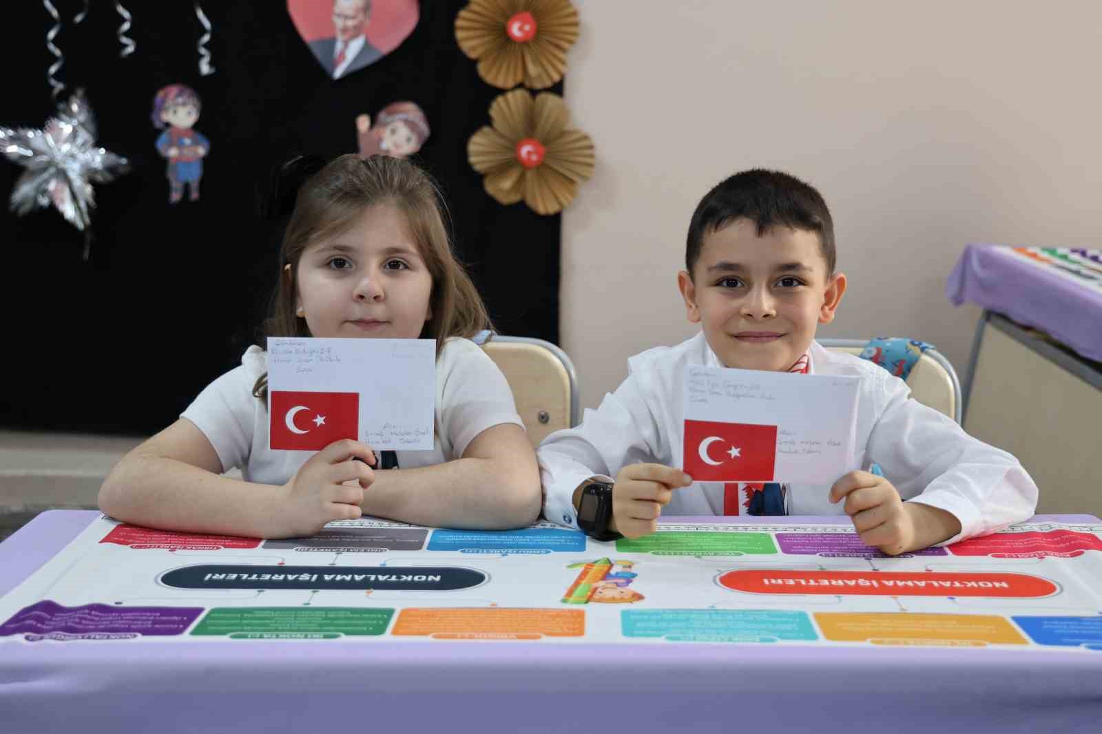 Minik eller yiğit yürekler için mektup yazdı, yiğitlerin cevabı gecikmedi 8 minik eller yigit yurekler icin mektup yazdi yigitlerin cevabi gecikmedi 4 hnyZGLgl