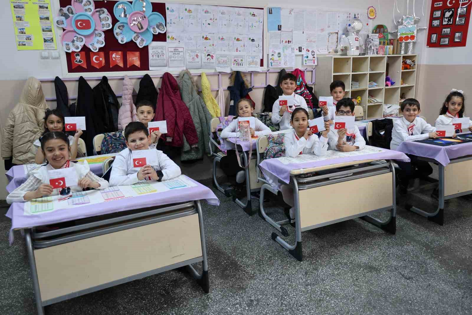 Minik eller yiğit yürekler için mektup yazdı, yiğitlerin cevabı gecikmedi 9 minik eller yigit yurekler icin mektup yazdi yigitlerin cevabi gecikmedi 5 8PL3qW52