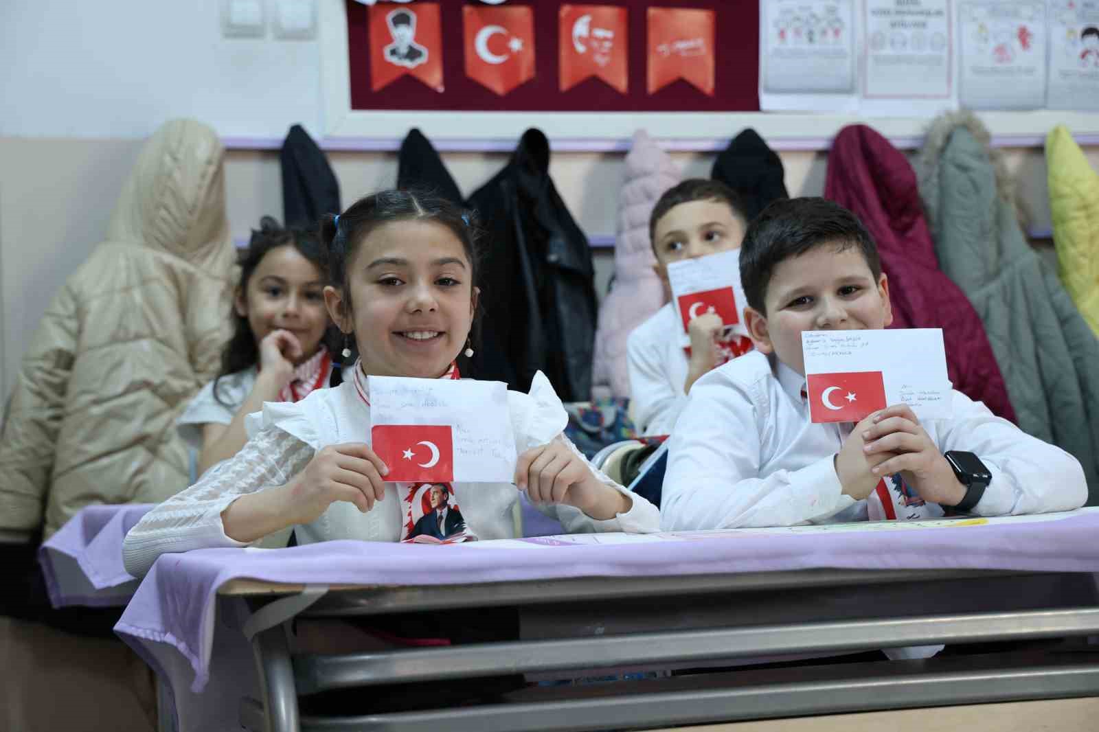 Minik eller yiğit yürekler için mektup yazdı, yiğitlerin cevabı gecikmedi 10 minik eller yigit yurekler icin mektup yazdi yigitlerin cevabi gecikmedi 6 nfpZ5t9w