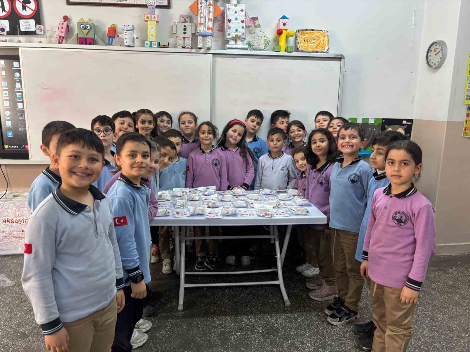 Minik eller yiğit yürekler için mektup yazdı, yiğitlerin cevabı gecikmedi 13 minik eller yigit yurekler icin mektup yazdi yigitlerin cevabi gecikmedi 9 ptYQY2IO