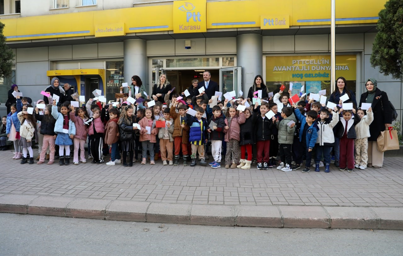minik ellerden buyuk mutluluk anaokulu ogrencileri ilk mektuplarini pttye teslim etti 2 Kw5T2fT1