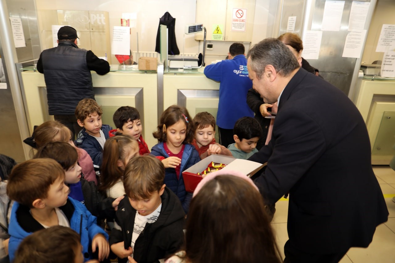 minik ellerden buyuk mutluluk anaokulu ogrencileri ilk mektuplarini pttye teslim etti 6 9yeNEcWC