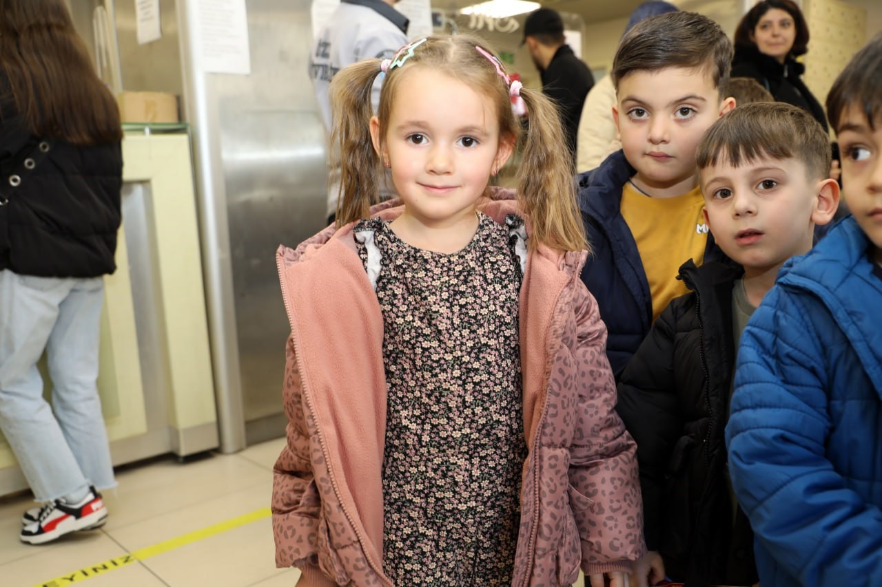 minik ellerden buyuk mutluluk anaokulu ogrencileri ilk mektuplarini pttye teslim etti 7