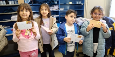 minik-ellerden-buyuk-mutluluk-anaokulu-ogrencileri-ilk-mektuplarini-pttye-teslim-etti-Dq4Knt4E.jpg