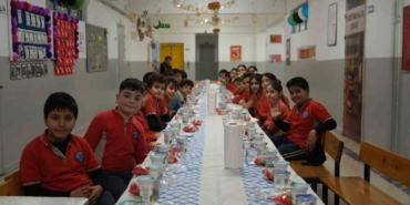 minik-kalpler-iftar-sofrasinda-bulustu-F61BBh3z.jpg