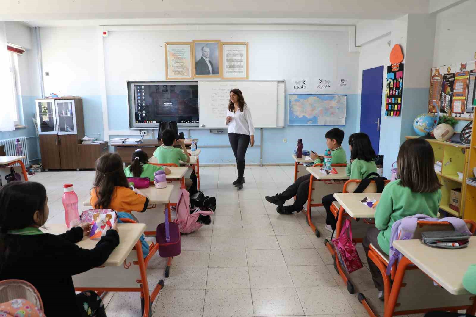 minik misafirler sinifin nesesi oldu 3 ETBYEIBI