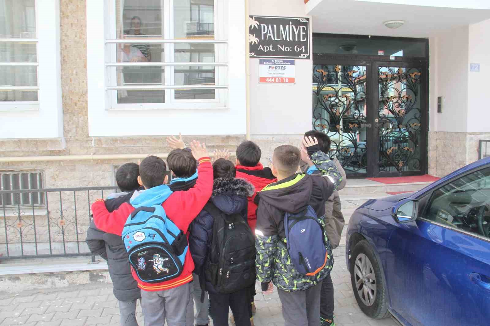 minik ogrenciler engelli vatandasin hayalini gerceklestirdi 2 yidZscNw
