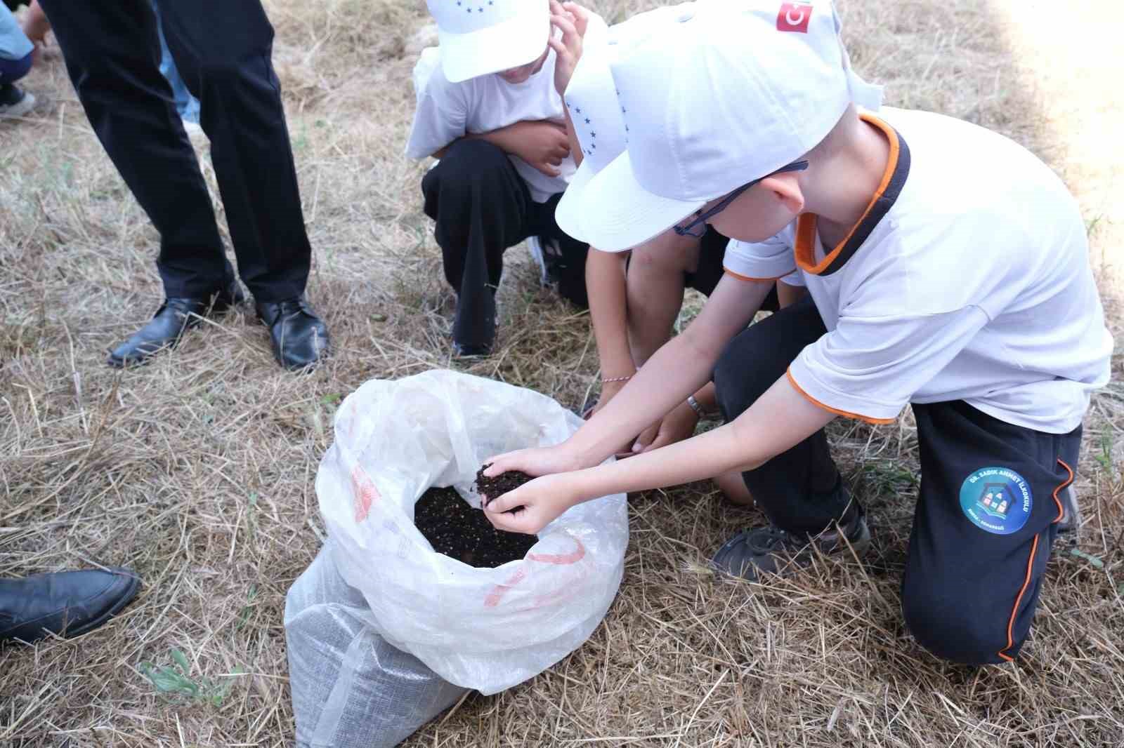 minik ogrenciler fide dikerek doga bilinci kazandi 3 f3ZdZiRN