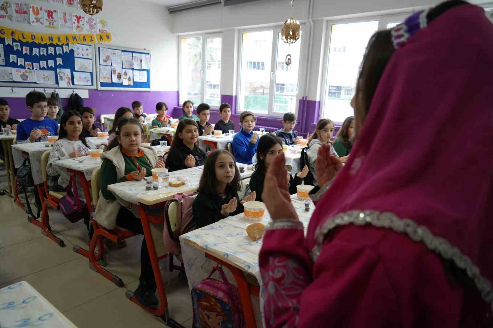 minik ogrenciler ilk kez tekne orucu tutmanin sevincini yasadi 0 dFFsWqzs