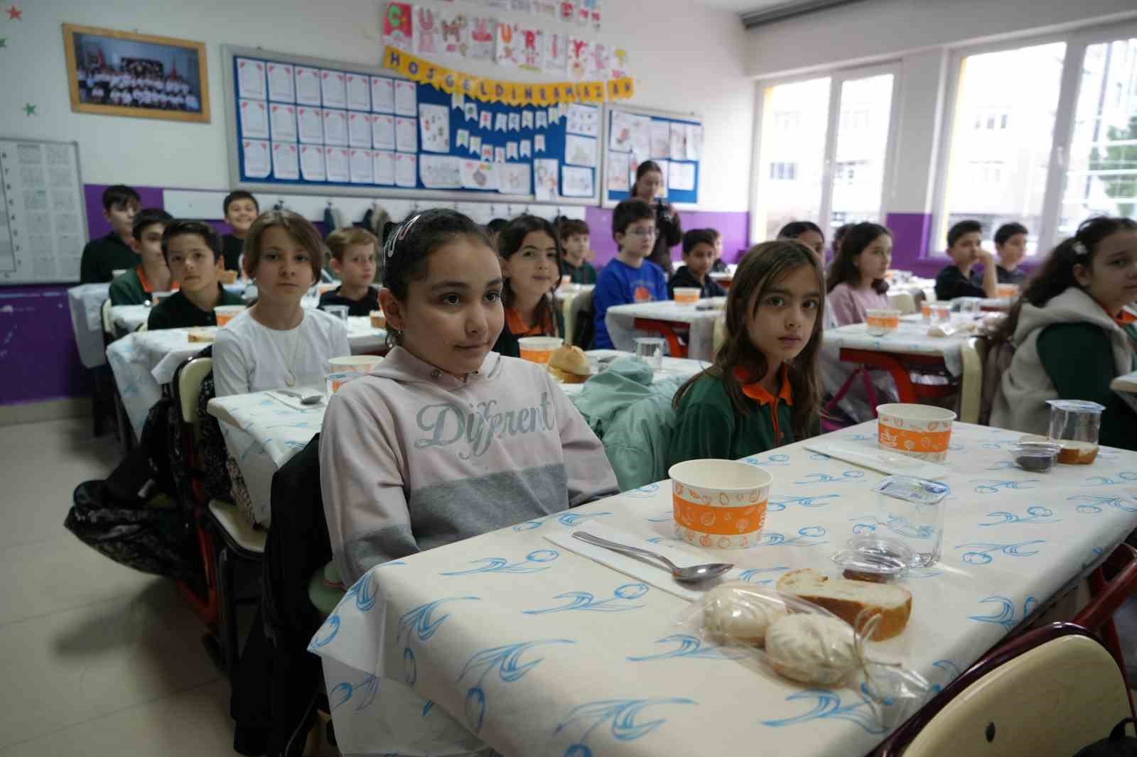 minik ogrenciler ilk kez tekne orucu tutmanin sevincini yasadi 3