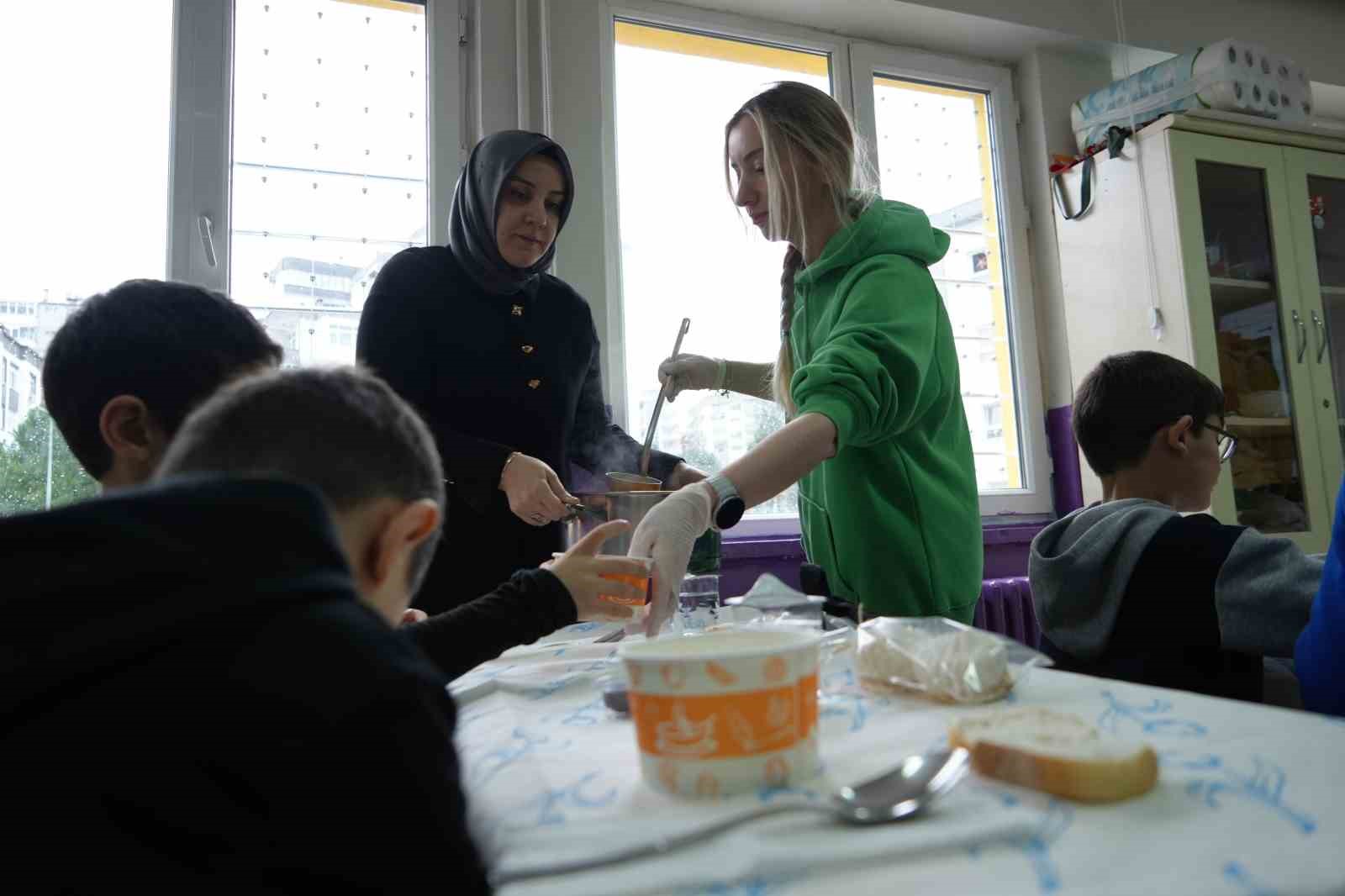 minik ogrenciler ilk kez tekne orucu tutmanin sevincini yasadi 5 rm2qrQCB