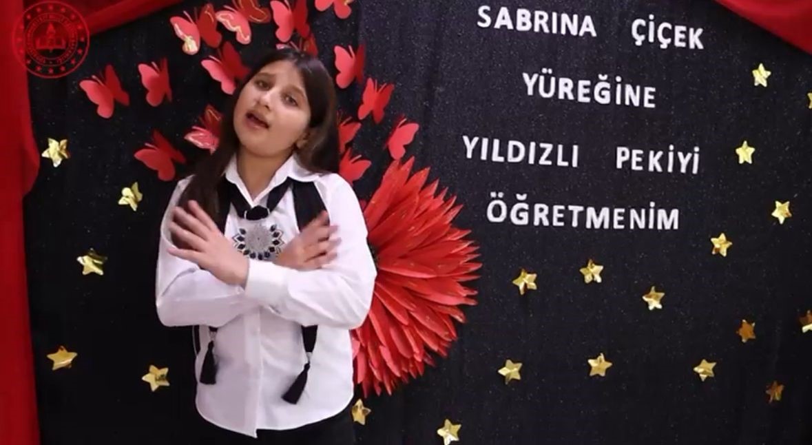 minik ogrencilerden ogretmenlerin kaliplasmis terimleriyle 24 kasim kutlamasi 3 5cbbnr9M