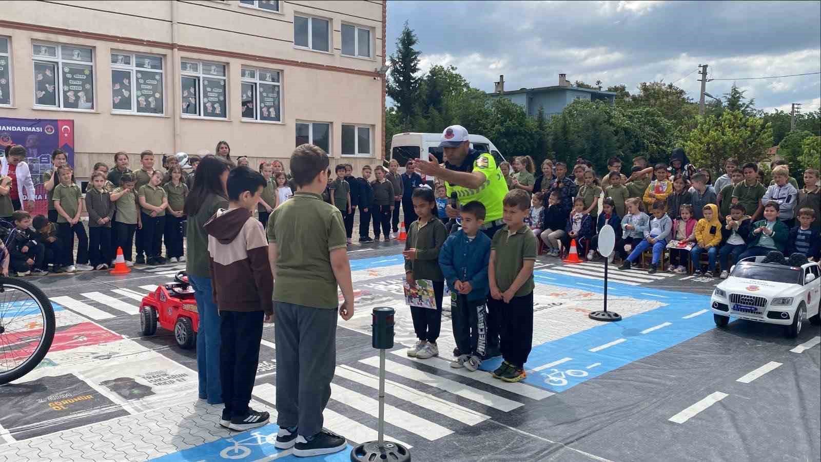 minik ogrencilere jandarmadan uygulamali trafik egitimi 0 GLpbkYgY
