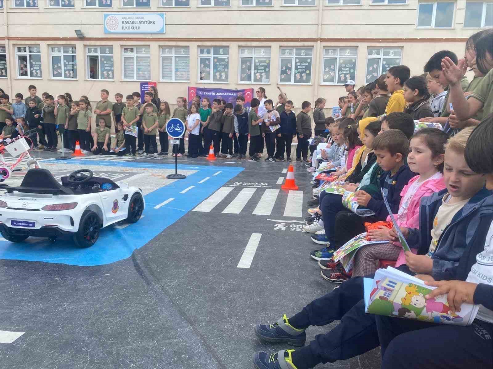 minik ogrencilere jandarmadan uygulamali trafik egitimi 1 52dPlXuk