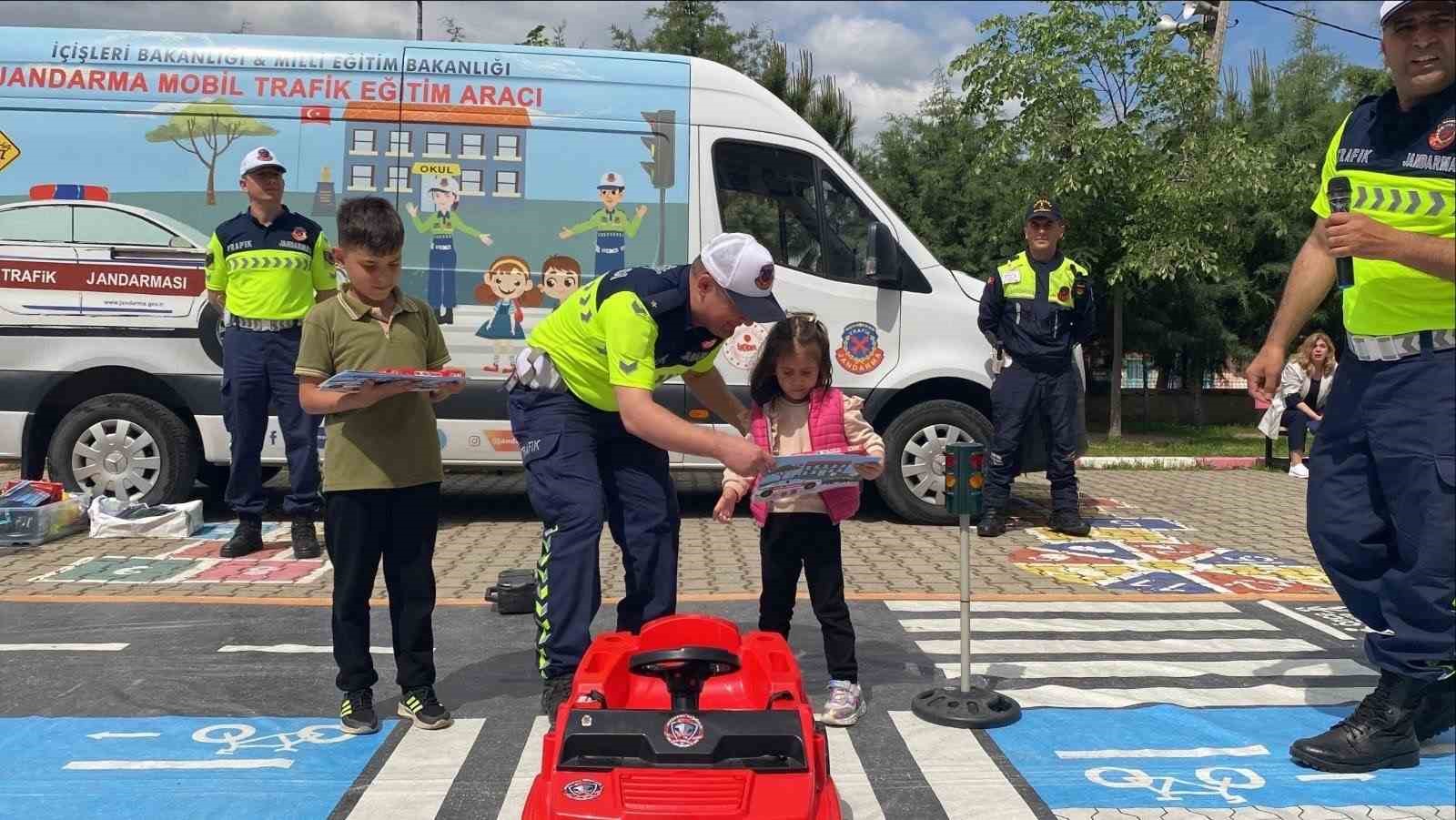 minik ogrencilere jandarmadan uygulamali trafik egitimi 2 KN8CCcPV