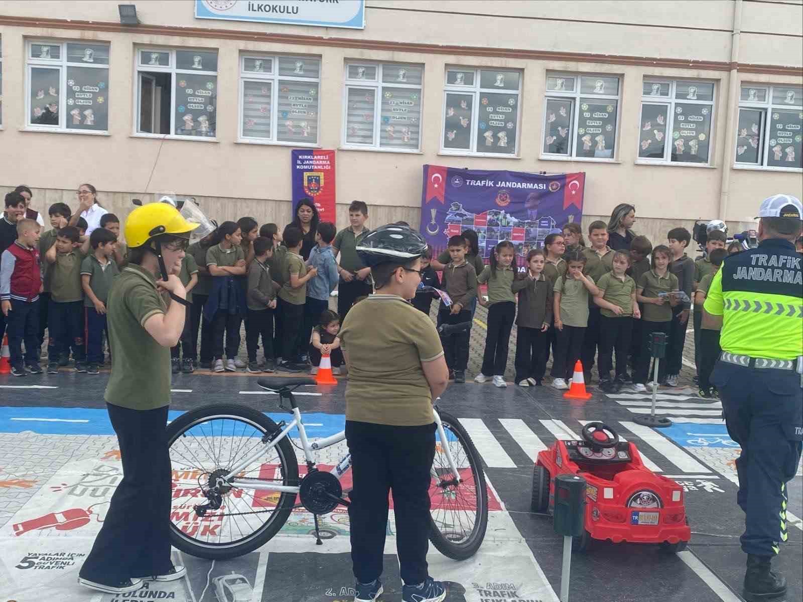 minik ogrencilere jandarmadan uygulamali trafik egitimi 4 Z3kU7w3t